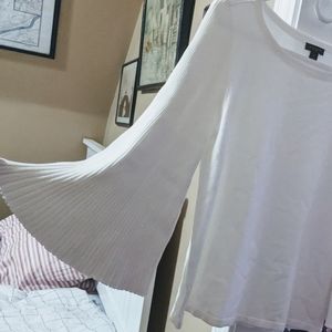 EUC Ann Taylor bell sleeve blouse